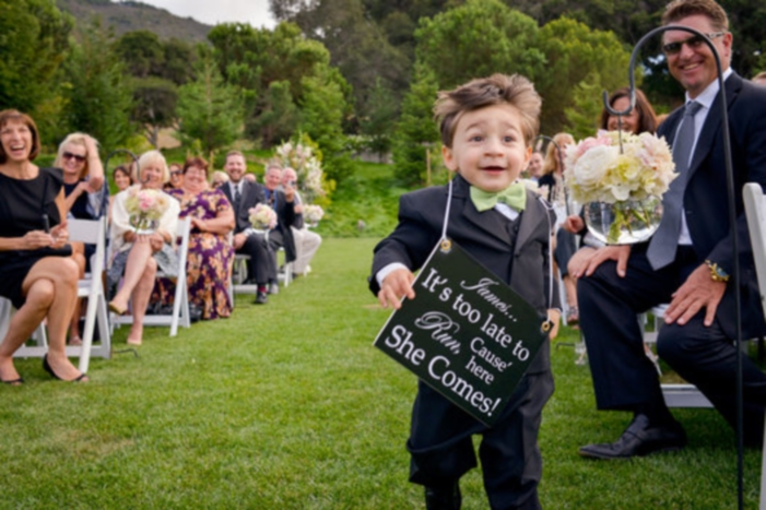 25 смешных снимков детей, которым скучно на свадьбе