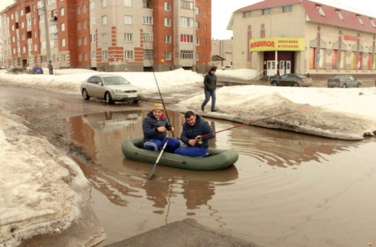 45 безумных фото с российских дорог