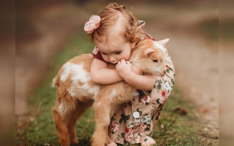50 самых милых и тёплых снимков дружбы детей и зверушек