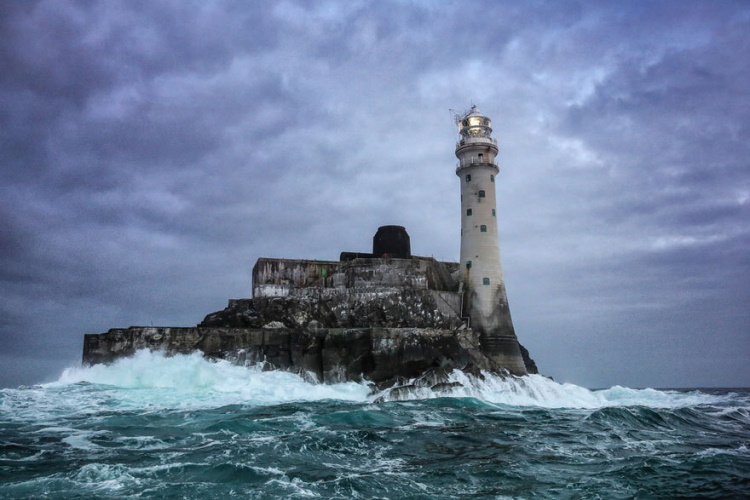 Стражи морей: самые впечатляющие маяки мира