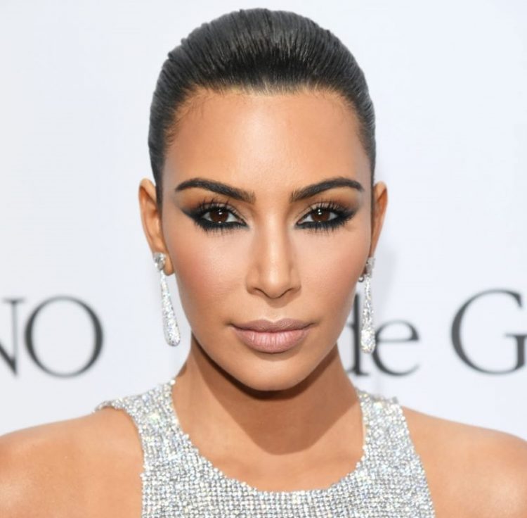 Kim Kardashian_znamenitosti krasivyye glaza