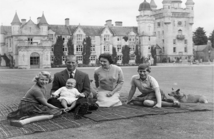 30 душевных фото королевских семей