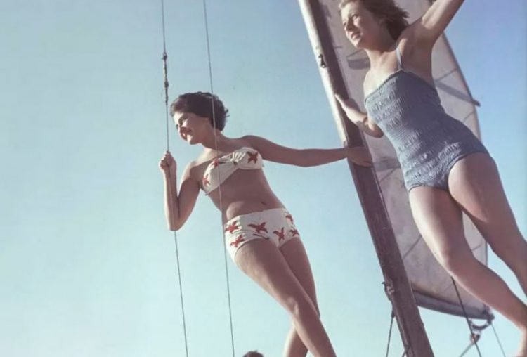 Ретро фото радянських дівчат на пляжі