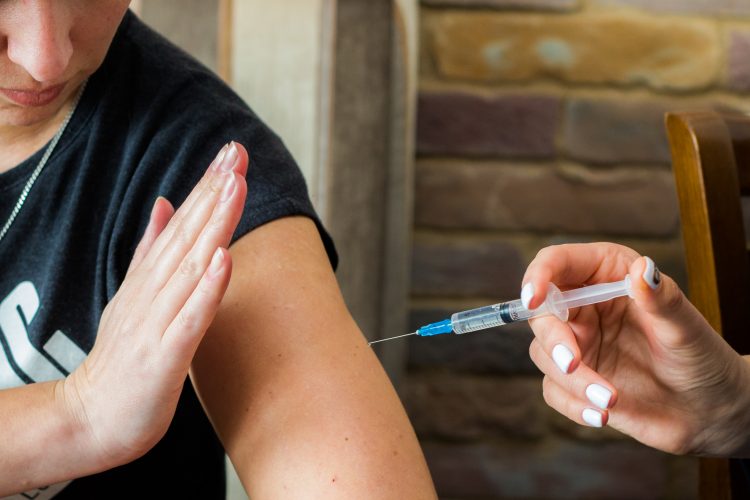 Мифы, преследующие вакцинацию от коронавируса