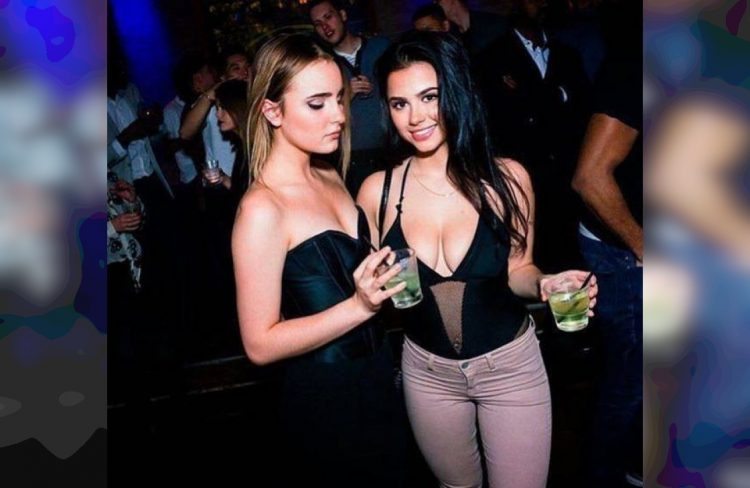 25 Times Girls Got Caught on Looking Envy