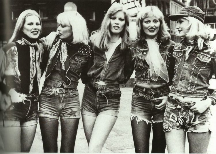 Charming Girls of the 70S: The Best Photos