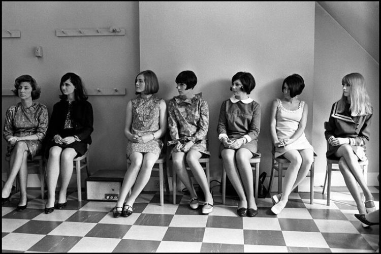 Очарование и стиль: ретро-фото девушек из 70-х